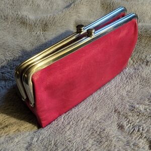 Lauren Clutch-Wallet in Fuschia